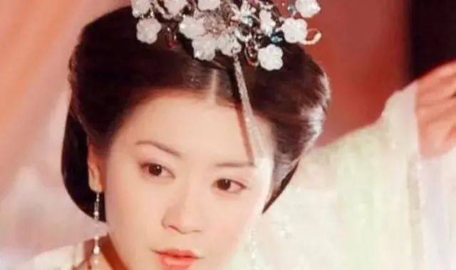 7位穿黃衣古裝最美女星，趙麗穎第4，鞠婧祎第5，第一美到窒息