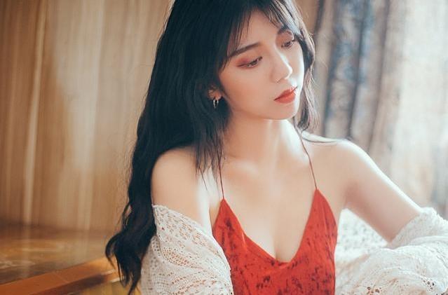 小說：他是妻子眼中的窩囊廢，那天看到女總裁跪地求他，妻子傻眼