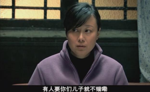 從抗拒反抗到主動脫衣，她一步步滑向情感的泥潭