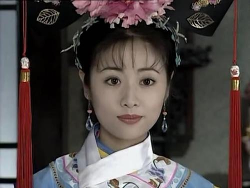 45歲林心如穿蕾絲透視裝亮相，一臉油光顯浮腫，無意暴露致命缺點