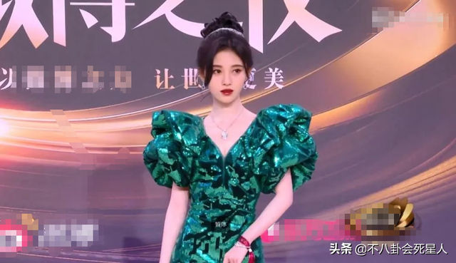 看臉絕美，身材卻干癟，排骨胸，五五分，這10位女星太可惜了