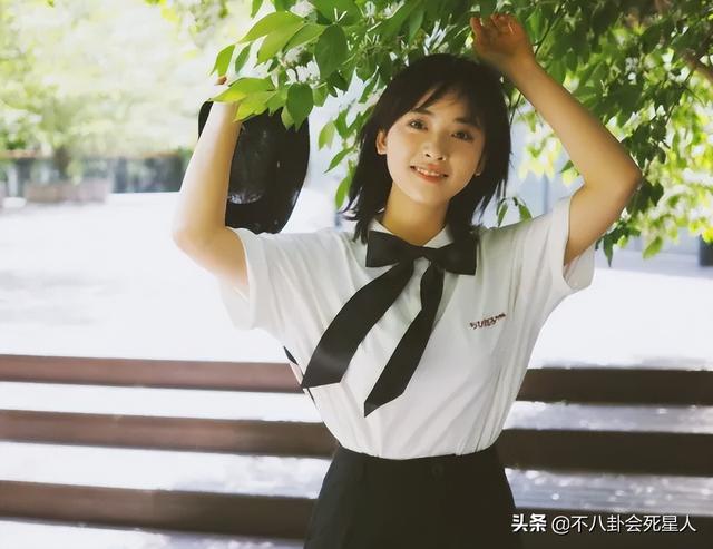 看臉絕美，身材卻干癟，排骨胸，五五分，這10位女星太可惜了