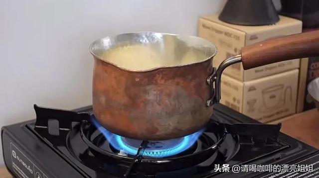 讓文人們喜歡的、并紛紛寫進(jìn)書里的“歐蕾咖啡”到底是什么？