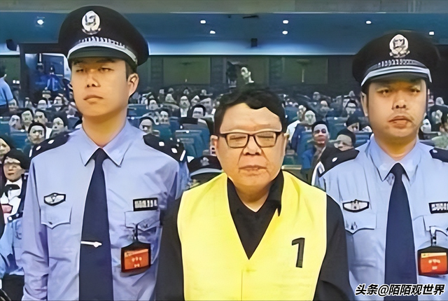 “掃黑局長”文強覆滅記:強奸女學(xué)生,玩弄女星,霸占警花十余年