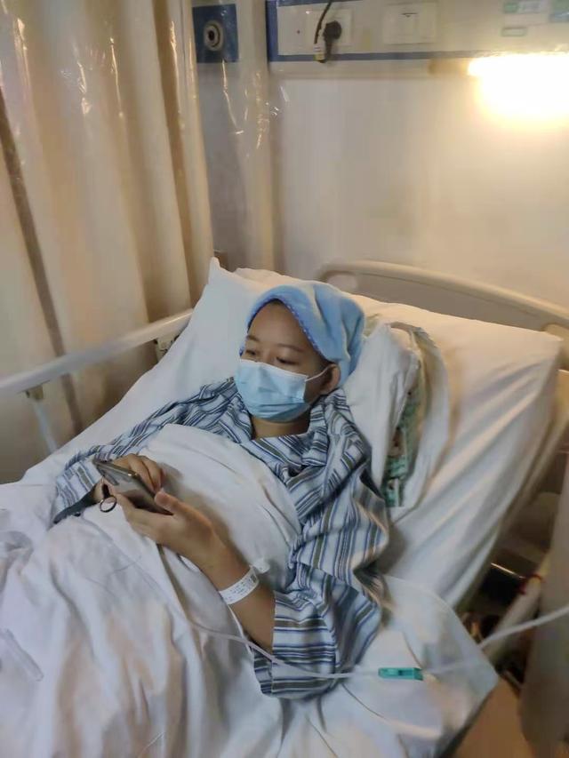湖北一美女終圓教師夢，誰知肚子疼后悲劇發(fā)生，媽媽崩潰痛哭流涕
