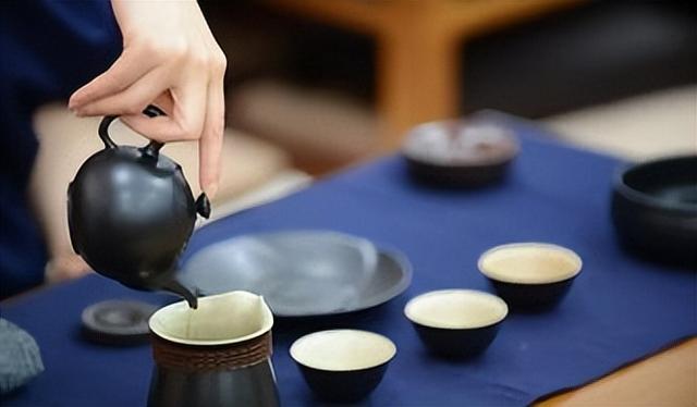 建議女人：若不差錢，這4種茶要多喝，好喝養(yǎng)顏，別忽略