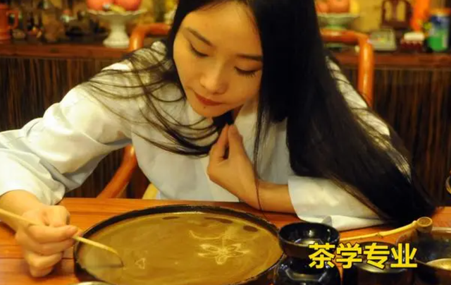 未來5年仍舊是“香餑餑”的專業(yè)，待遇好發(fā)展前景不錯，適合女生