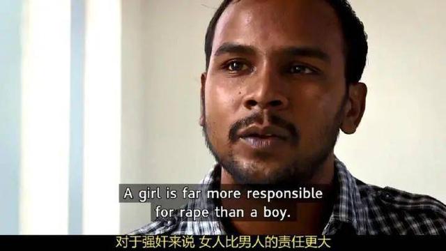 一位女性新冠患者，在救護車上被強奸了