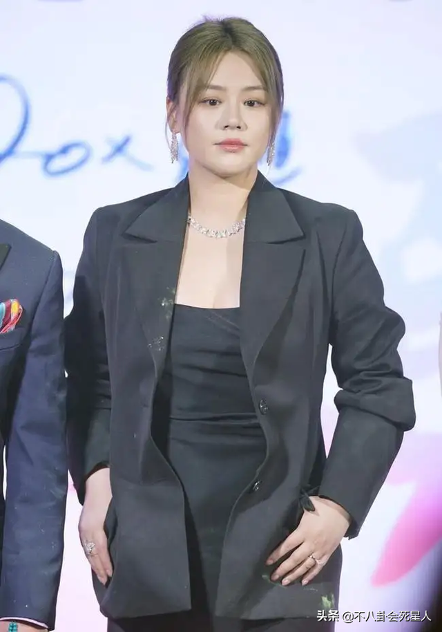 看臉絕美，身材卻干癟，排骨胸，五五分，這10位女星太可惜了