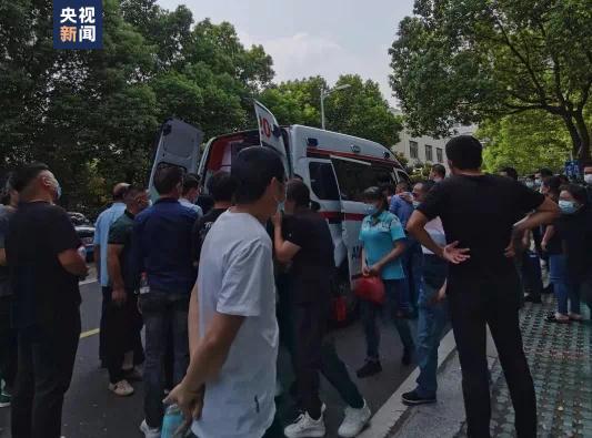 痛心，她才18歲……