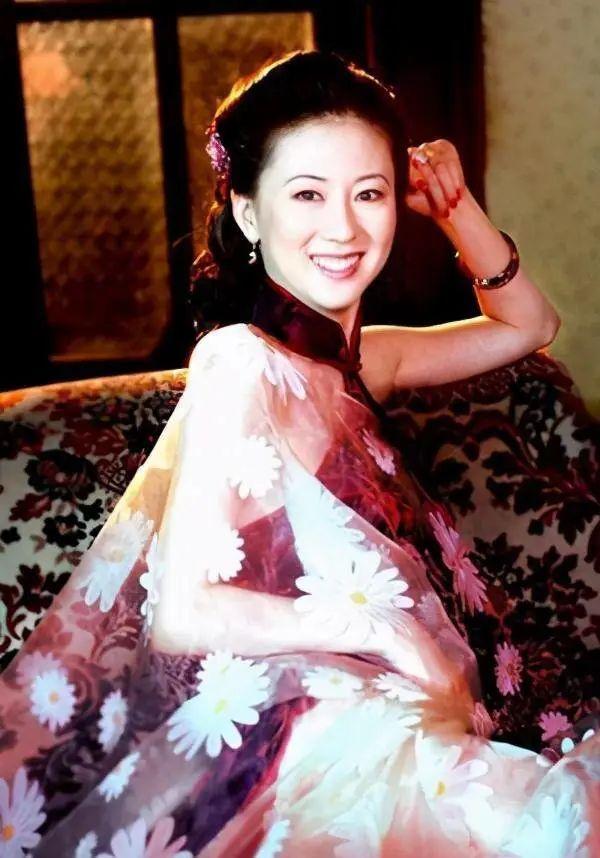 她向藝術(shù)獻(xiàn)出了人體——湯加麗