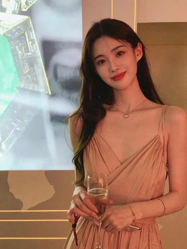 美好的不是女孩，而是18歲 (?；ê霞?