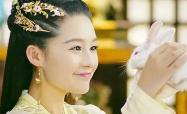7位穿黃衣古裝最美女星，趙麗穎第4，鞠婧祎第5，第一美到窒息