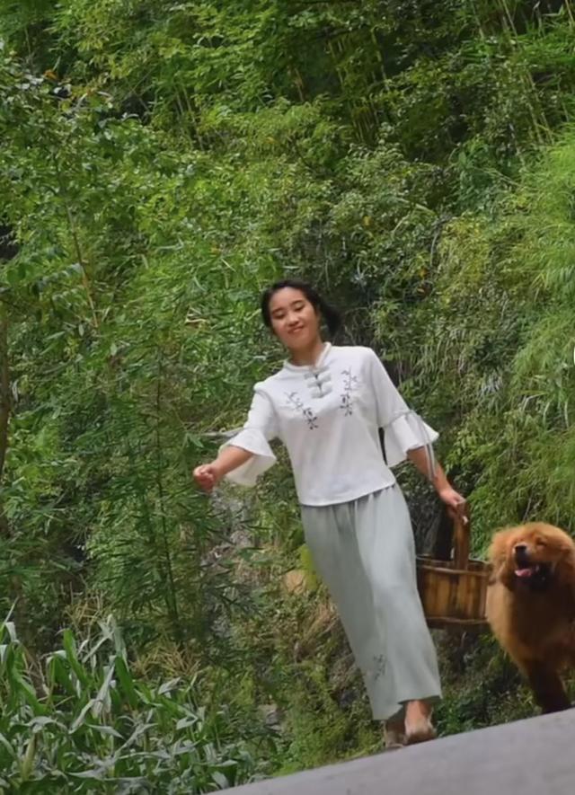 26歲云南農(nóng)村美女，父母離婚后她當過保姆，靠維修機電漲粉800萬