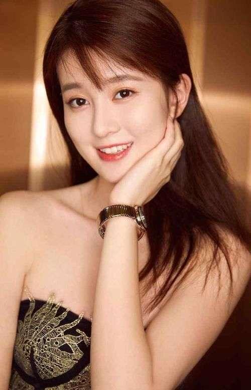 頭大臉大的女人別再踩雷了，建議留這些發(fā)型，有氣質(zhì)還顯臉小