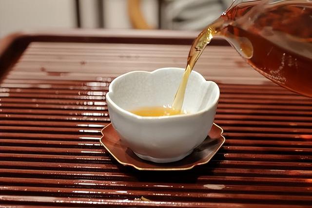 建議女人：若不差錢，這4種茶要多喝，好喝養(yǎng)顏，別忽略
