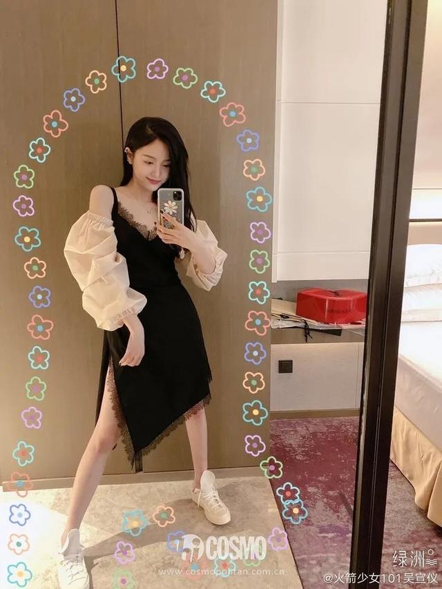穿細(xì)吊帶的女孩，迷人都不著痕跡