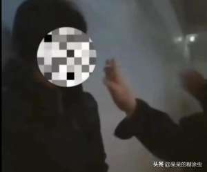 美女被吸下部動態(tài)(校園霸凌：女孩被扇89個耳光，施暴者強(qiáng)迫吸煙，不吸就拳打腳踢)