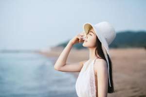 戴眼鏡的女孩(戴眼鏡好看的女生，都有這三種氣質(zhì))