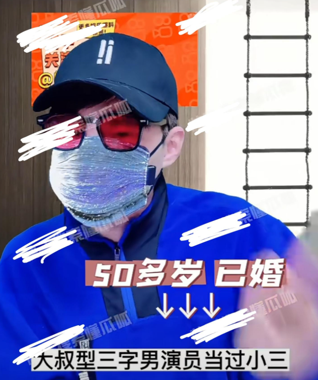 大瓜！娛記曝二字女歌手被捉奸，和50歲男星親熱，被男友進(jìn)門撞見
