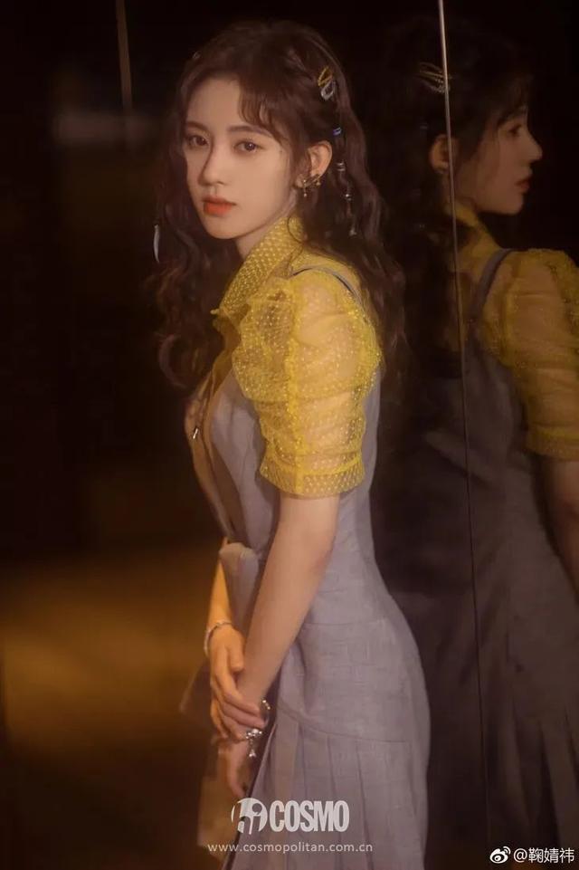 穿細(xì)吊帶的女孩，迷人都不著痕跡