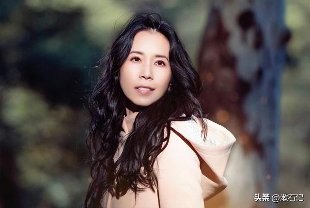 明明長(zhǎng)相普通，卻讓人欲罷不能，這5位“氣質(zhì)美女”個(gè)個(gè)一眼萬年