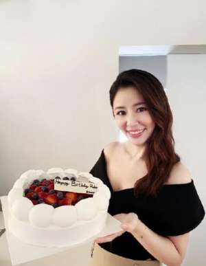 女星透視裝(45歲林心如穿蕾絲透視裝亮相，一臉油光顯浮腫，無意暴露致命缺點)