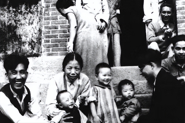 西方記者刁難：你見過世界最漂亮的女人嗎？周總理硬氣回應：見過