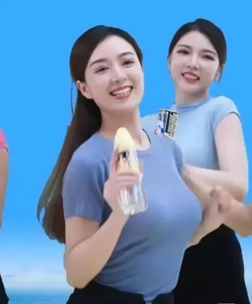 請(qǐng)四個(gè)大胸美女模特直播，椰樹(shù)牌椰汁上熱搜，樂(lè)壞男網(wǎng)友：挺好