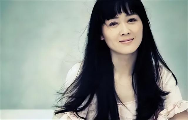 李琳：被前夫一巴掌扇到離婚！二婚嫁世界冠軍，如今生活幸福滋潤
