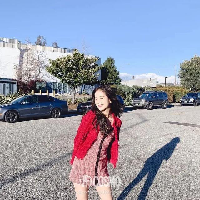 穿細(xì)吊帶的女孩，迷人都不著痕跡