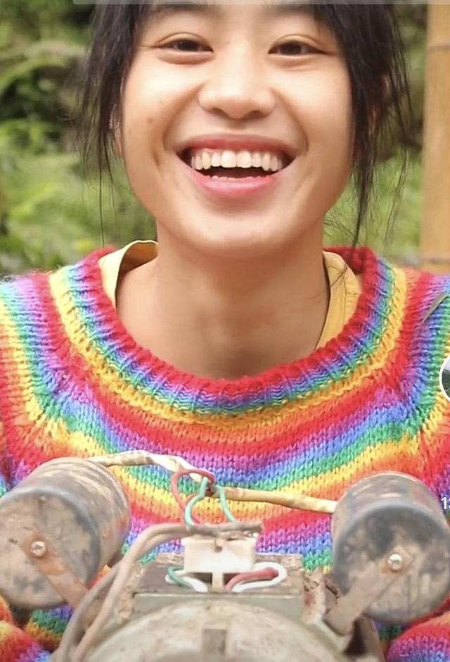 26歲云南農(nóng)村美女，父母離婚后她當過保姆，靠維修機電漲粉800萬