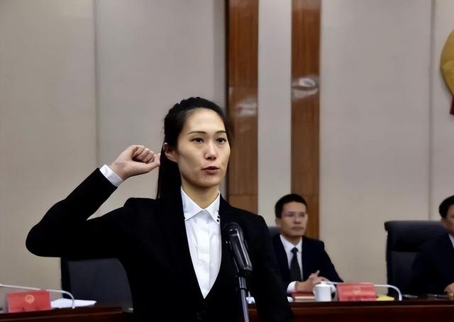 福建90后美女副市長(zhǎng)袁琳，氣質(zhì)出眾顏值高，教育經(jīng)歷不一般