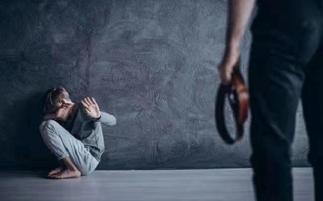 2019年，一位重男輕女的山東父親家暴10多年，中考前殺害15歲女兒