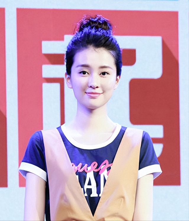 頭大臉大的女人別再踩雷了，建議留這些發(fā)型，有氣質(zhì)還顯臉小