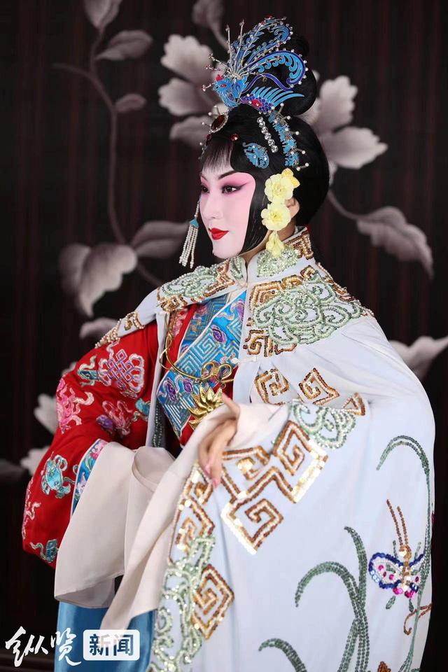 承德姑娘果小菁：“最不正經(jīng)的京劇演員”，唱國粹京劇，蹦最酷的迪