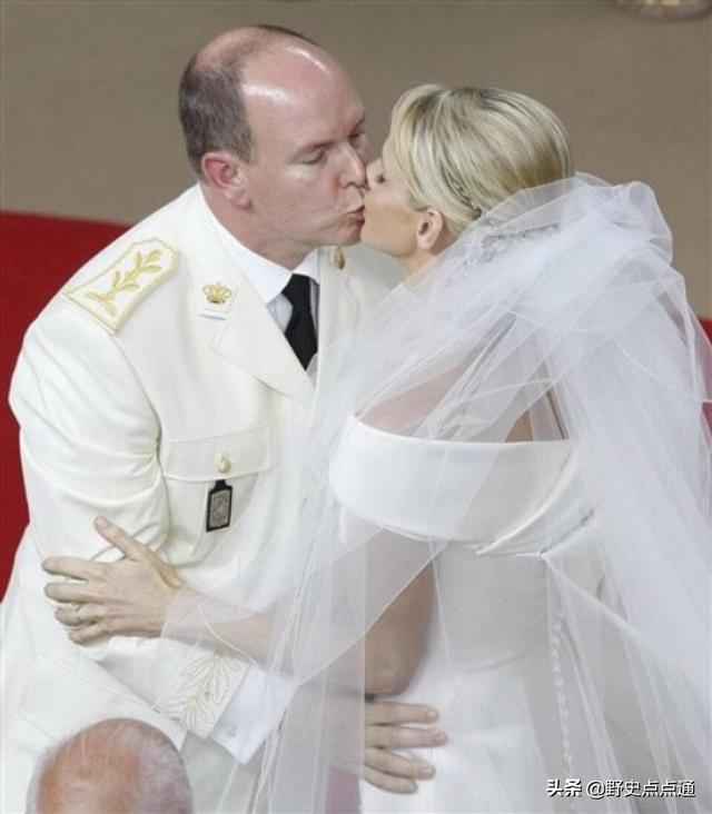 逃婚、在婚禮上哭泣、生下龍鳳胎，她今年42歲，是摩納哥王妃