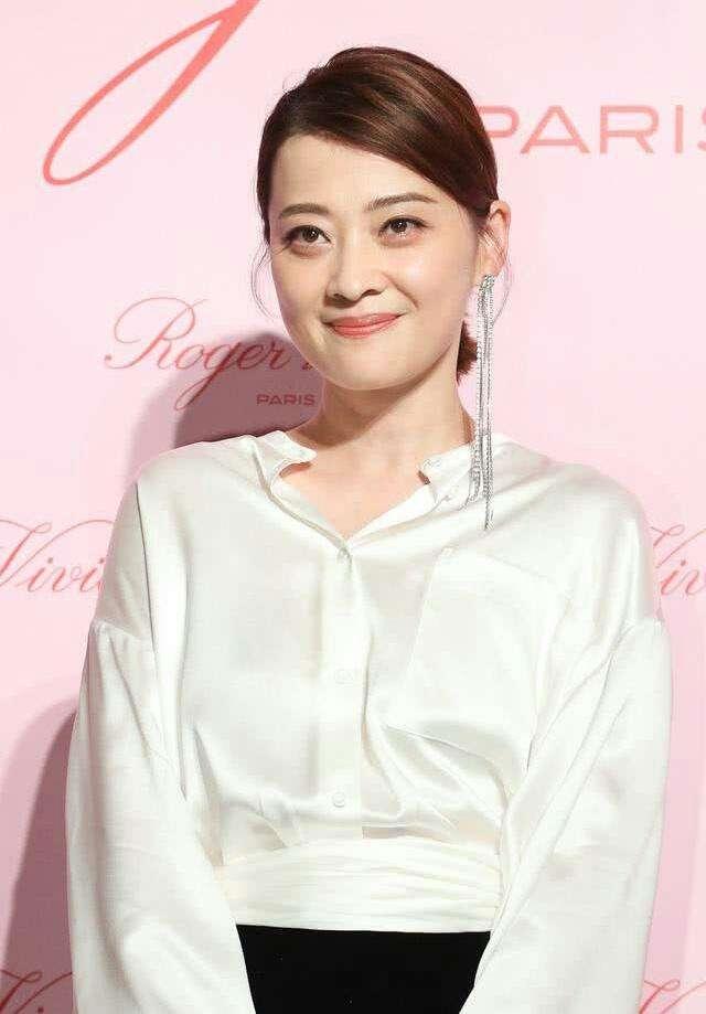 40多歲還能素顏演戲，我只服這3位中年女星，有皺紋卻美得真實(shí)