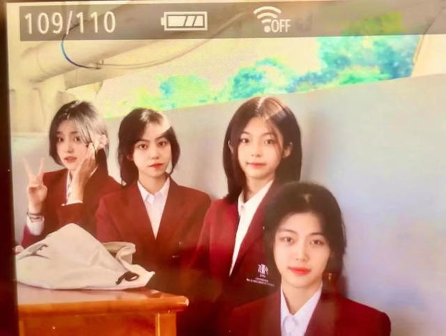 重慶八中美女?；ㄗ呒t，不禁聯(lián)想到王俊凱，網(wǎng)友：難道想當(dāng)明星？