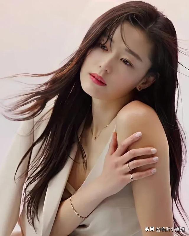 全智賢，優(yōu)雅知性的氣質美女，靚麗唯美的外形，太漂亮啦