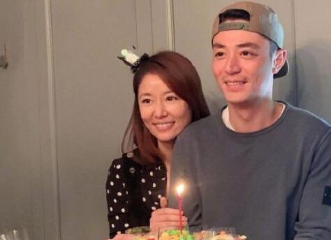45歲林心如穿蕾絲透視裝亮相，一臉油光顯浮腫，無意暴露致命缺點