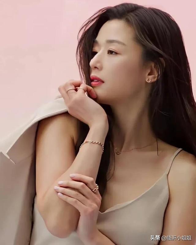 全智賢，優(yōu)雅知性的氣質美女，靚麗唯美的外形，太漂亮啦