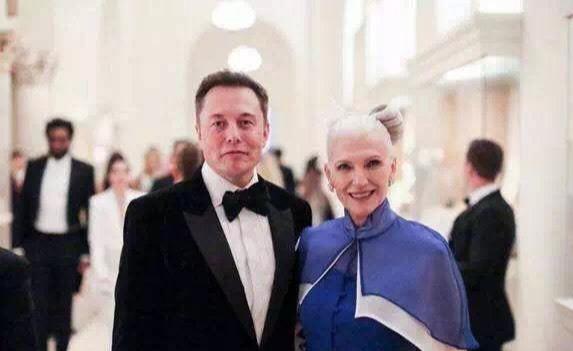 她的人生堪稱傳奇，60歲全裸出鏡，63歲拍攝孕婦照，一生無怨無悔
