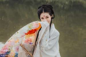 美女五花大綁(小說：美女被五花大綁，男人點火燒她，天空突然下起了大暴雨)