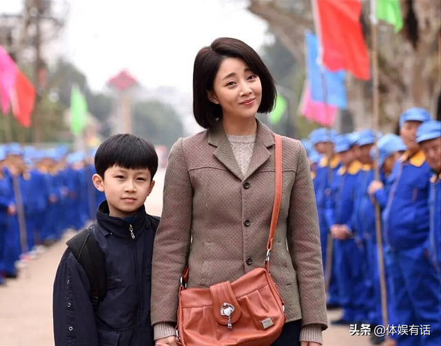 許晴的臀、舒淇的唇、李小冉的胸，這些中年女星性感起來能迷死人