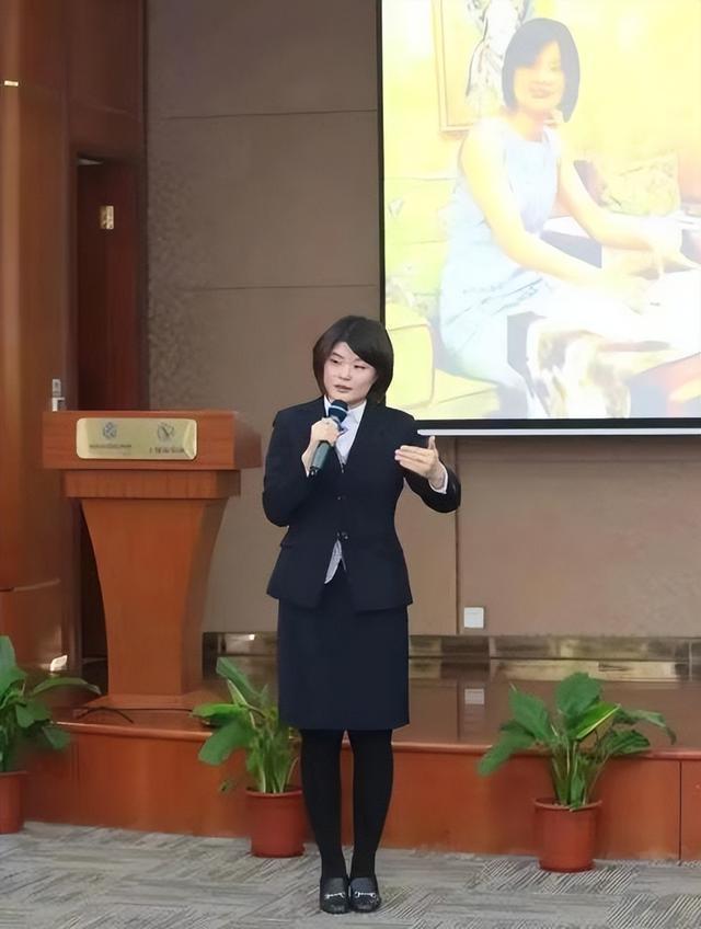上海85后美女入殮師吳津娜：服務(wù)過75000具尸體，從不參加婚禮