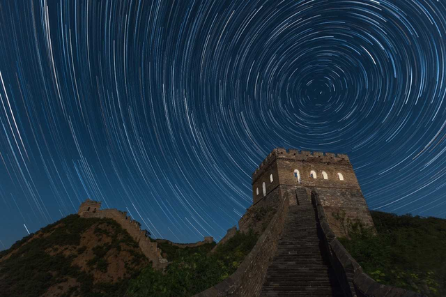 北極星并非指某顆恒星，織女星未來會成為北極星，但它是身不由己