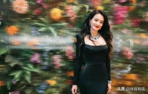 許晴的臀、舒淇的唇、李小冉的胸，這些中年女星性感起來能迷死人
