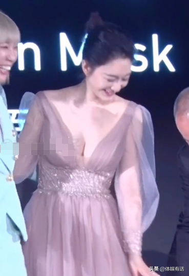 許晴的臀、舒淇的唇、李小冉的胸，這些中年女星性感起來能迷死人
