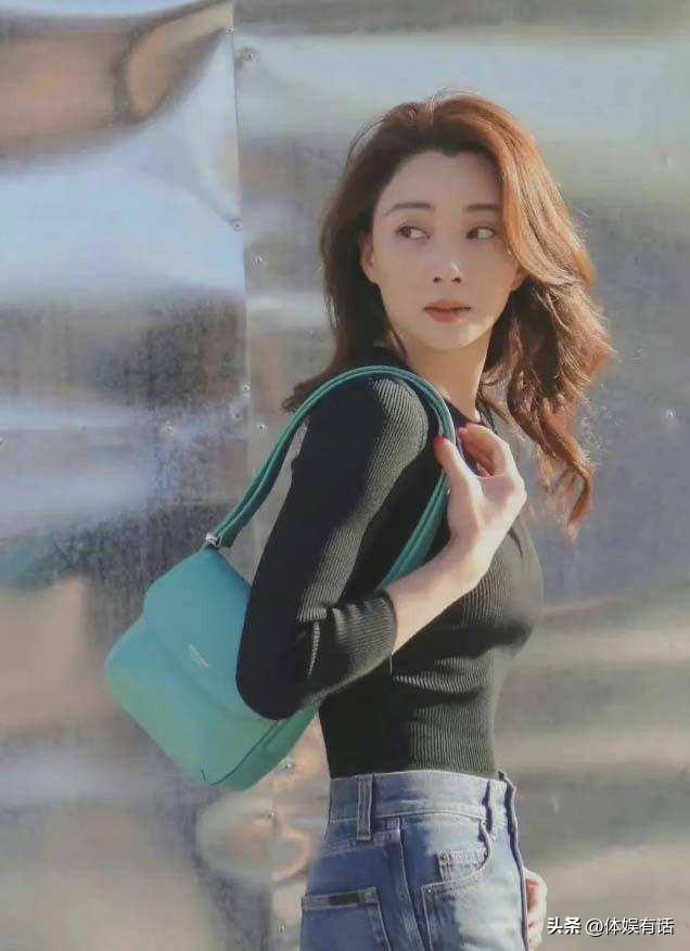 許晴的臀、舒淇的唇、李小冉的胸，這些中年女星性感起來能迷死人